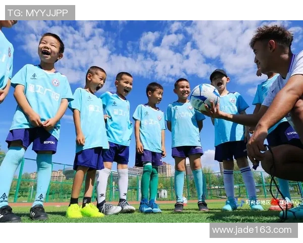 足球明星在绿茵场上的精彩瞬间与动人故事分享