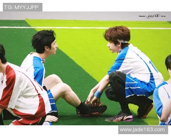 足球明星父子同框高清照片展现亲情与运动激情的完美结合