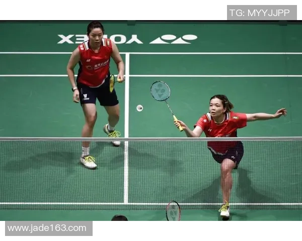 杭州羽毛球队与重庆羽毛球队赛后复盘分析比赛经验与战术对比